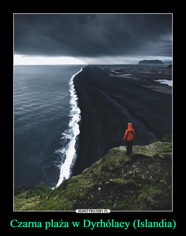 Czarna plaża w Dyrhólaey (Islandia) –  