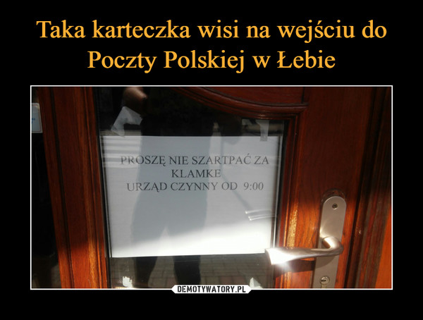 Taka karteczka wisi na wejściu do Poczty Polskiej w Łebie