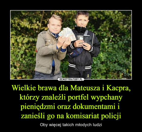 Wielkie brawa dla Mateusza i Kacpra, którzy znaleźli portfel wypchany pieniędzmi oraz dokumentami i zanieśli go na komisariat policji – Oby więcej takich młodych ludzi 