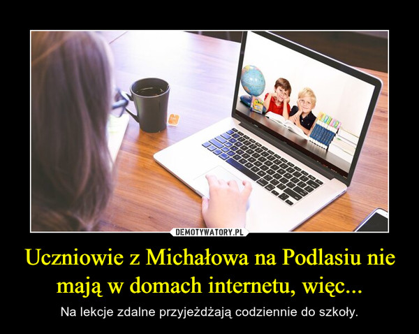 Uczniowie z Michałowa na Podlasiu nie mają w domach internetu, więc... – Na lekcje zdalne przyjeżdżają codziennie do szkoły. 
