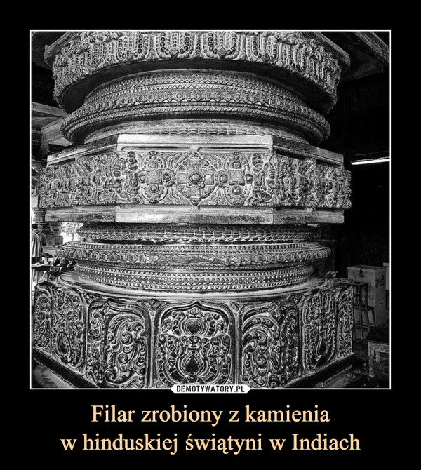 Filar zrobiony z kamieniaw hinduskiej świątyni w Indiach –  