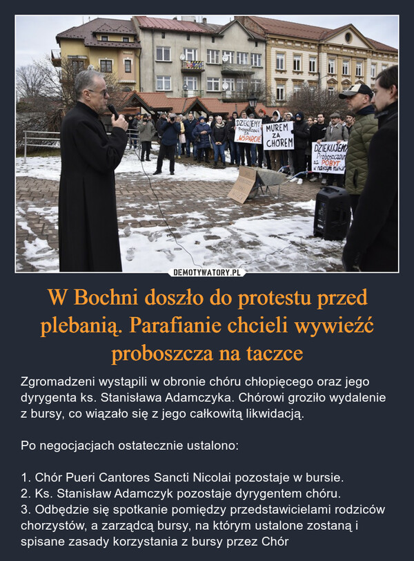 W Bochni doszło do protestu przed plebanią. Parafianie chcieli wywieźć proboszcza na taczce