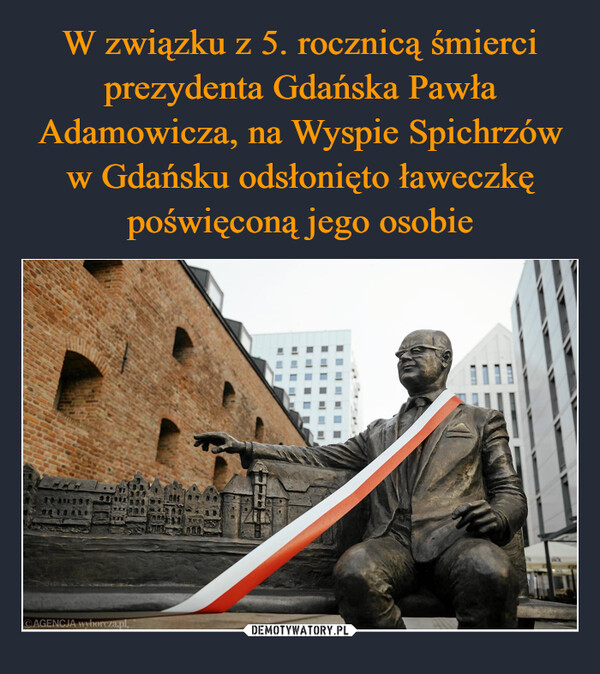 W związku z 5. rocznicą śmierci prezydenta Gdańska Pawła Adamowicza, na Wyspie Spichrzów w Gdańsku odsłonięto ławeczkę poświęconą jego osobie